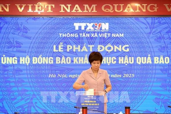Thông tấn xã Việt Nam quyên góp ủng hộ đồng bào bị bão lũ