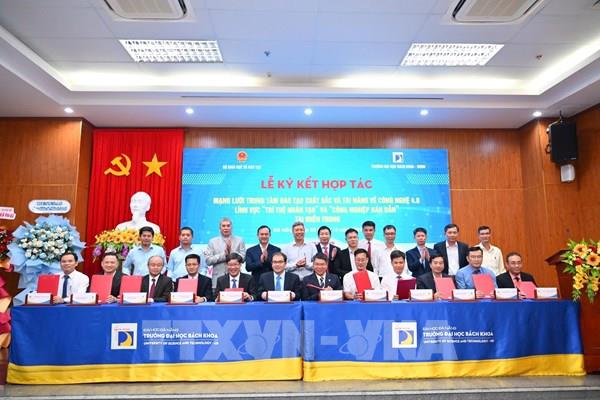 Đà Nẵng hợp tác đào tạo về trí tuệ nhân tạo và công nghiệp bán dẫn