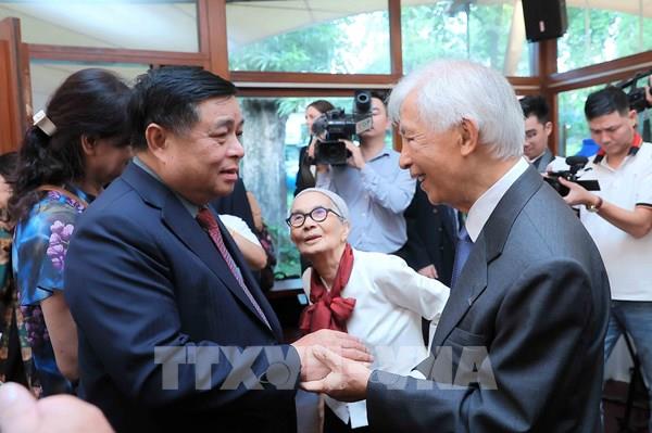 Phó Thủ tướng Nguyễn Chí Dũng dự Lễ trao Huân chương Bắc đẩu Bội tinh cho Giáo sư Jean Trần Thanh Vân và Giáo sư Lê Kim Ngọc