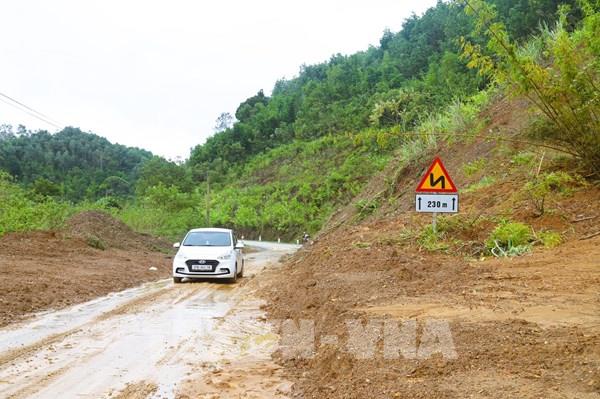Lên phương án bảo đảm an toàn cho người và phương tiện giao thông trước bão số 11