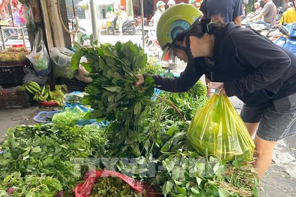 Khan hàng cục bộ, giá rau xanh TP. Hồ Chí Minh tăng mạnh