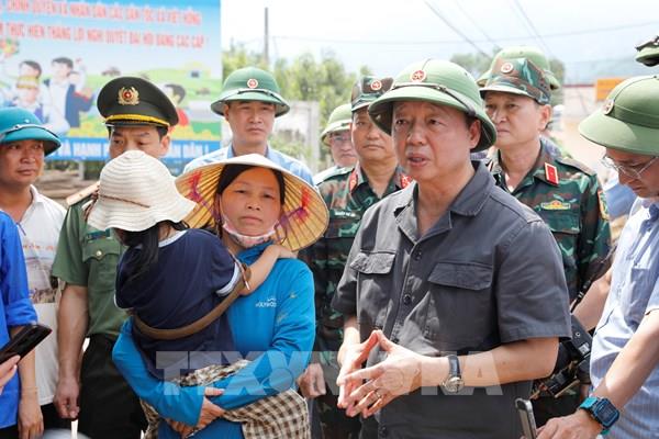 Phó Thủ tướng Trần Hồng Hà kiểm tra công tác ứng phó bão số 11 tại tỉnh Lào Cai