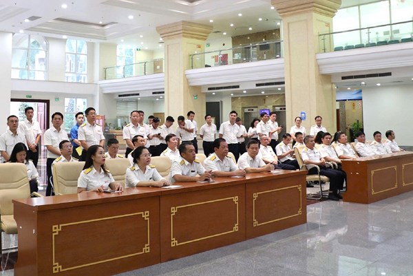 Cục Thuế quyên góp ủng hộ đồng bào khắc phục hậu quả cơn bão số 10