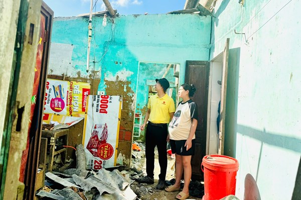 Vingroup trực tiếp hỗ trợ 2.032 hộ dân có nhà ở bị tốc mái, hư hỏng