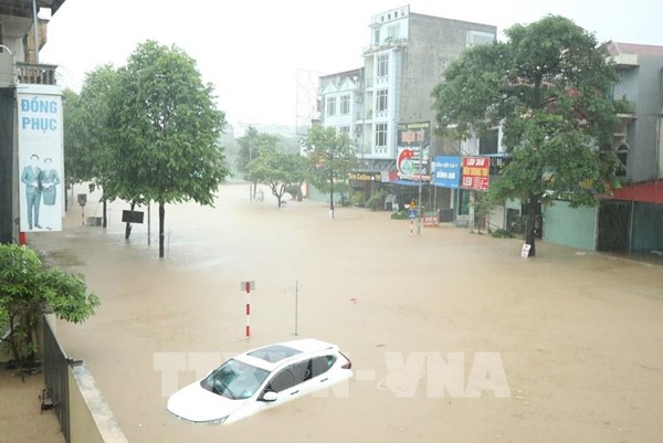 Trưởng ban Chỉ đạo Phòng thủ dân sự Quốc gia chỉ đạo ứng phó với mưa, lũ lớn