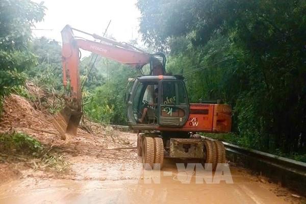 Mưa lớn gây sạt lở, chia cắt giao thông trên Quốc lộ 217 qua Thanh Hóa
