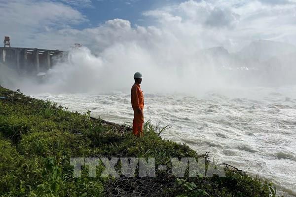 Ứng phó mưa lũ sau bão số 11: Các hồ thủy điện của EVN vẫn vận hành an toàn