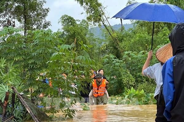 Thái Nguyên cứu hộ khẩn cấp 270 học sinh bị mắc kẹt trong trường do mưa lũ