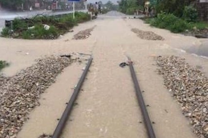 Tuyến đường sắt Hà Nội - Đồng Đăng và Kép - Hạ Long đang bị ảnh hưởng nặng