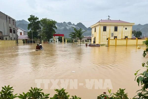 Quân đội điều động lực lượng không quân bay cứu trợ khẩn cấp tại Lạng Sơn