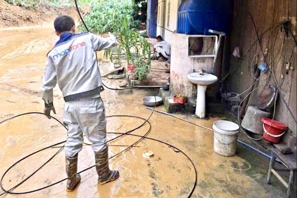 Nhà mạng ứng cứu thông tin vùng lũ