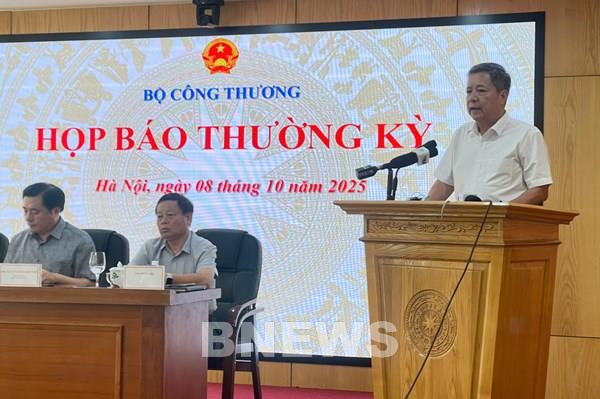 Bộ Công Thương thông tin về Nghị quyết 70, dự án điện khí LNG và điện mặt trời mái nhà