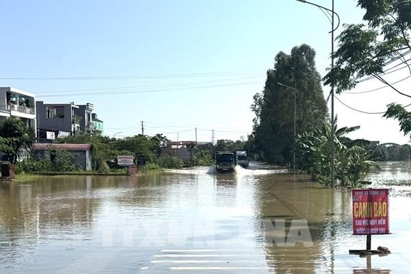 Nước sông Cầu cao trên báo động 3, hơn 2.400 hộ dân ở xã Trung Giã (Hà Nội) bị cô lập