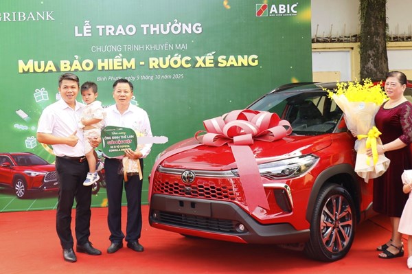 Bảo hiểm Agribank trao Giải Đặc biệt chương trình “Mua bảo hiểm - Rước xế sang”