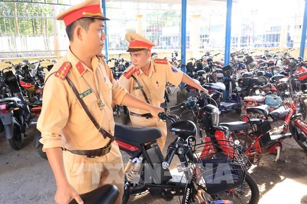 Nguy cơ mất an toàn giao thông từ xe đạp điện độ, chế