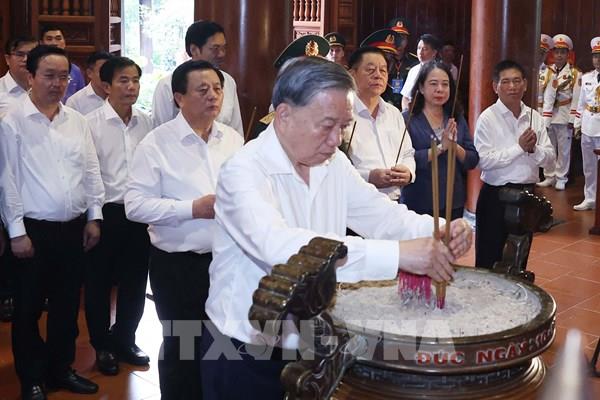 Tổng Bí thư Tô Lâm dâng hương tưởng nhớ Chủ tịch Hồ Chí Minh tại Nghệ An