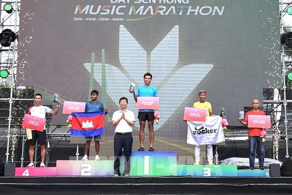 Hơn 12.000 vận động viên hòa nhịp cùng Giải Marathon “Đất Sen Hồng”