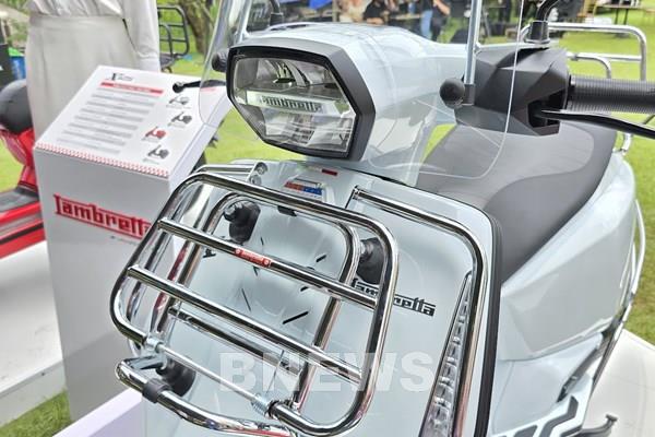 Chi tiết bộ đôi xe tay ga Lambretta X300 và X125 giá từ 95,2 triệu đồng