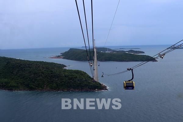 UBND đặc khu được quyết định các biện pháp quản lý, sử dụng hiệu quả đất đai, tài nguyên