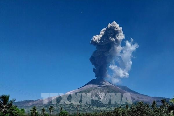 Indonesia: Núi lửa phun trào tạo cột tro bụi cao 10km