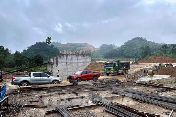 Bắt nhịp thi công trở lại trên các tuyến cao tốc sau mưa lũ