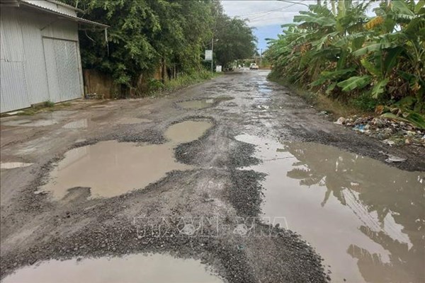 Cần Thơ: Đường công vụ xuống cấp nghiêm trọng, tiềm ẩn nguy cơ tai nạn