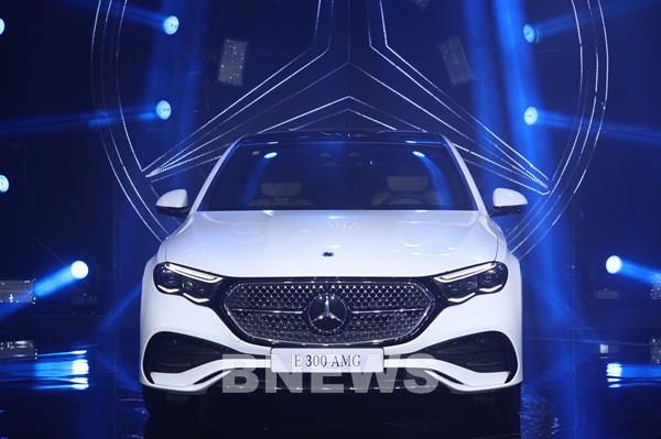 Ra mắt Mercedes-Benz E-Class thế hệ mới với 3 phiên bản, giá từ 2,449 tỷ đồng