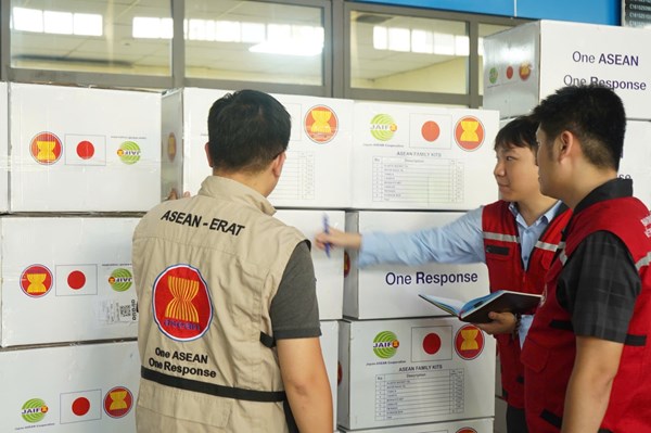 Tiếp nhận đợt viện trợ quốc tế lần 2 hỗ trợ Cao Bằng khắc phục thiên tai