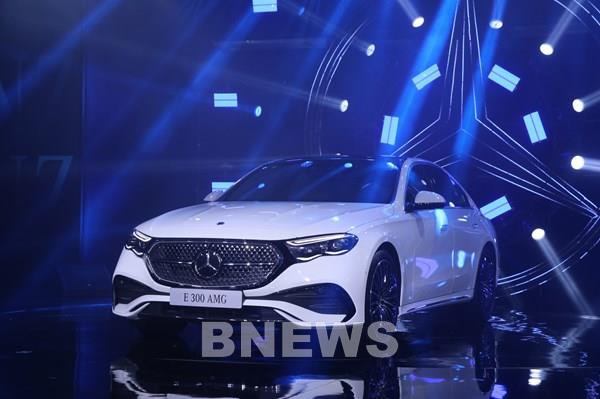 Mercedes-Benz Việt Nam ra mắt và triển lãm E-Class thế hệ mới tại Hà Nội