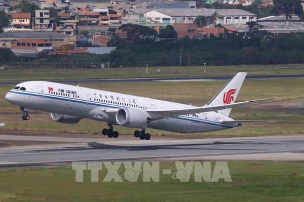Máy bay Air China hạ cánh khẩn cấp vì pin hành lý xách tay bốc cháy