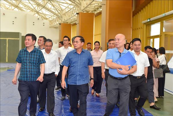 Gấp rút hoàn thiện, đảm bảo tiến độ Hội chợ Mùa Thu 2025