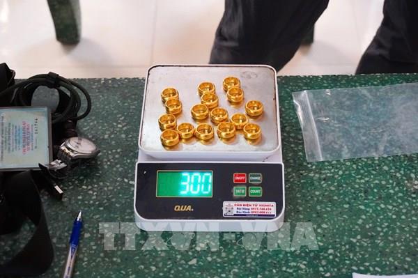 Bắt giữ đối tượng mang lượng lớn vàng nhập cảnh vào Việt Nam