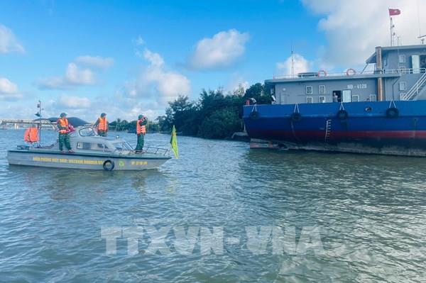 Dự báo thời tiết ngày 21/10: Ảnh hưởng bão số 12, đảm bảo an toàn tàu thuyền ở Bắc Biển Đông
