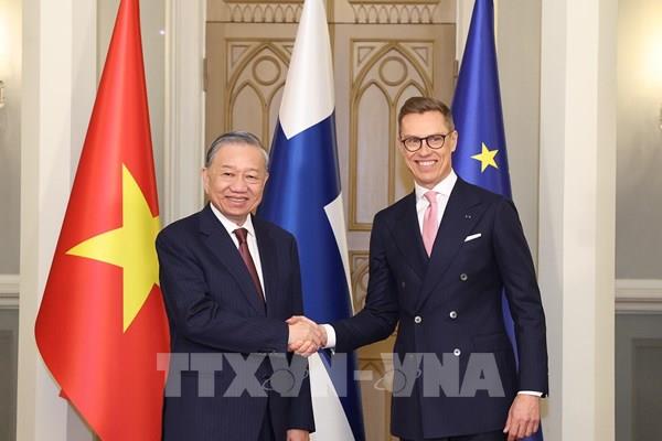 Tổng Bí thư Tô Lâm và Tổng thống Phần Lan chứng kiến Lễ ký kết các văn kiện hợp tác