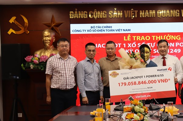 Vietlott trao thưởng giải Jackpot trị giá hơn 179 tỷ đồng
