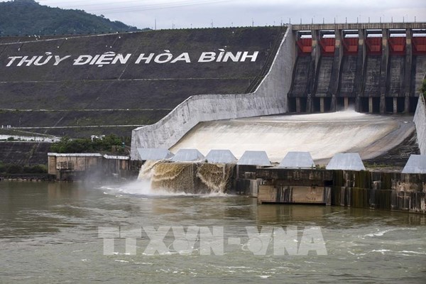 11 giờ ngày 22/10, đóng 1 cửa xả đáy hồ thủy điện Hòa Bình
