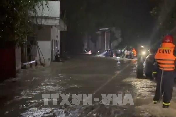 Mưa lớn kết hợp triều cường gây nhiều thiệt hại tại TP. Hồ Chí Minh