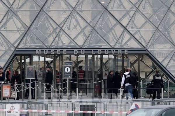 Vụ trộm tại Bảo tàng Louvre: Giám đốc bảo tàng thừa nhận sai sót an ninh