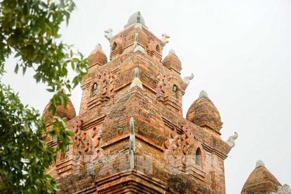 Khám phá công trình cổ kính bằng gạch nung đỏ của người Chăm xưa