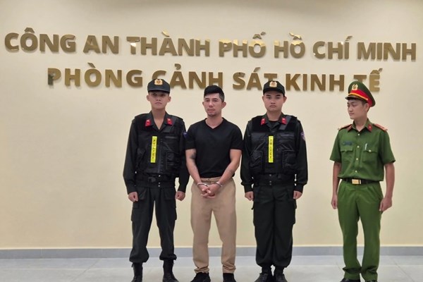 Bắt ca sỹ Lương Bằng Quang về tội “Đưa hối lộ”