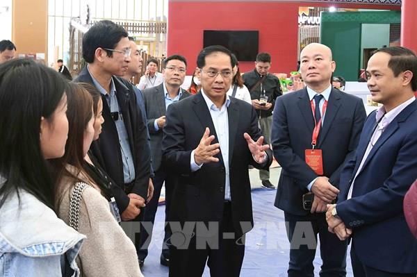 Phó Thủ tướng Bùi Thanh Sơn kiểm tra tiến độ triển khai Hội chợ Mùa Thu 2025