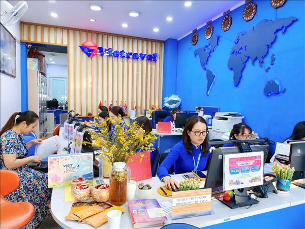 Vietravel Hà Nội tri ân khách hàng 30 năm đồng hành tại Hội chợ Mùa Thu 2025
