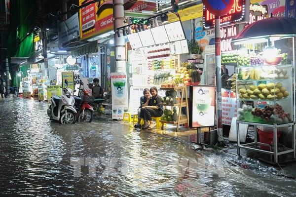 Nước dâng trắng phố, Cần Thơ chật vật trong biển triều