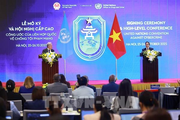 Thủ tướng Phạm Minh Chính cùng Tổng Thư ký Liên hợp quốc António Guterres gặp gỡ báo chí