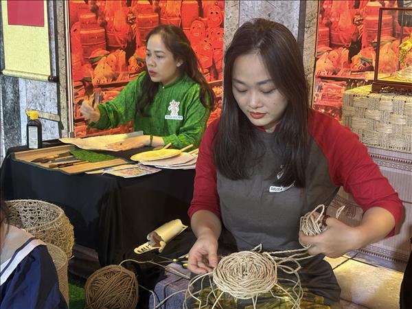 Hội chợ Mùa Thu 2025: Đậm dấu ấn văn hóa và sáng tạo Việt