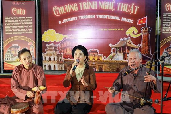 Nghệ thuật truyền thống hòa nhịp phố cổ Hà Nội