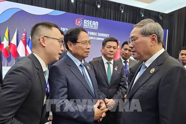 Thủ tướng Phạm Minh Chính gặp Thủ tướng Trung Quốc Lý Cường