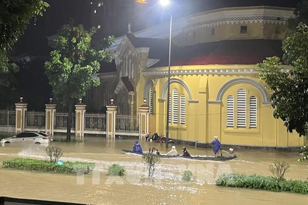 Chính phủ yêu cầu tập trung ứng phó, khắc phục hậu quả mưa lũ tại khu vực Trung Bộ