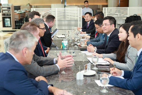 Việt Nam- Canada đẩy mạnh hợp tác thương mại và chuyển đổi số