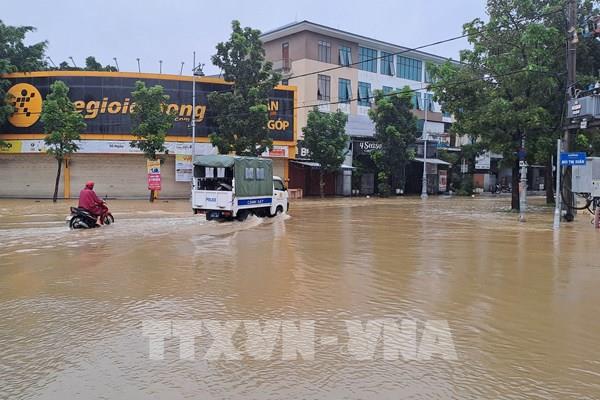 Cận cảnh trung tâm TP Huế ngập sâu do lũ sông Hương dân cao